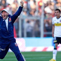 Sampaoli posa con la camiseta de la U en la previa al clásico