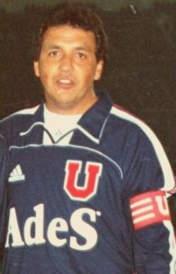 Víctor Hugo Castañeda fue capitán de la U y estuvo en la selección chilena. Luego del retiro se dedicó al golf, donde jugó llegó a jugar el Abierto de La Serena.