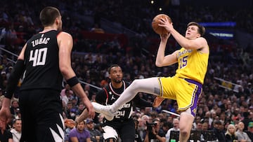 Los Lakers dan otro paso atrás perdiendo el derbi más crucial