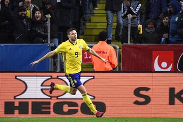 1-0. Marcus Berg celebró el primer gol.