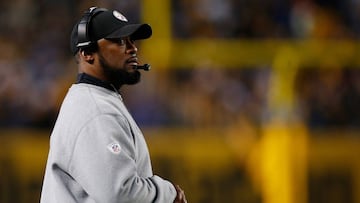 PITTSBURGH, PA - DECEMBER 25: Head Coach Mike Tomlin of the Pittsburgh Steelers looks on from the sidelines in the first half during the game between the Pittsburgh Steelers and the Baltimore Ravens at Heinz Field on December 25, 2016 in Pittsburgh, Pennsylvania.   Justin K. Aller/Getty Images/AFP
 == FOR NEWSPAPERS, INTERNET, TELCOS & TELEVISION USE ONLY ==