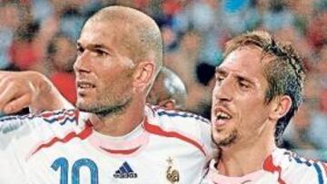 <b>COMPATRIOTAS UNIDOS. </b>Zidane y Ribéry fueron compañeros en la selección francesa durante el Mundial de Alemania de 2006.
