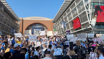 Dallas Mavericks fans are still fuming from the midseason trade that send Luka Doncic to Los Angeles in one of the most shocking deals in NBA history.