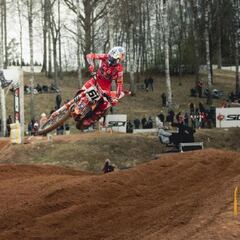 Duro golpe para Prado y primer podio de Rubén Fernández