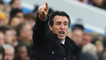 Aston Villa's Spanish head coach Unai Emery gestures on the touchline during the English Premier League football match between Aston Villa and Manchester Utd at Villa Park in Birmingham, central England on November 6, 2022. - RESTRICTED TO EDITORIAL USE. No use with unauthorized audio, video, data, fixture lists, club/league logos or 'live' services. Online in-match use limited to 120 images. An additional 40 images may be used in extra time. No video emulation. Social media in-match use limited to 120 images. An additional 40 images may be used in extra time. No use in betting publications, games or single club/league/player publications. (Photo by Geoff Caddick / AFP) / RESTRICTED TO EDITORIAL USE. No use with unauthorized audio, video, data, fixture lists, club/league logos or 'live' services. Online in-match use limited to 120 images. An additional 40 images may be used in extra time. No video emulation. Social media in-match use limited to 120 images. An additional 40 images may be used in extra time. No use in betting publications, games or single club/league/player publications. / RESTRICTED TO EDITORIAL USE. No use with unauthorized audio, video, data, fixture lists, club/league logos or 'live' services. Online in-match use limited to 120 images. An additional 40 images may be used in extra time. No video emulation. Social media in-match use limited to 120 images. An additional 40 images may be used in extra time. No use in betting publications, games or single club/league/player publications. (Photo by GEOFF CADDICK/AFP via Getty Images)