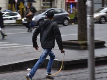 Enfrentamientos esta tarde en el centro de Bilbao entre hinchas del Olympique de Marsella y del Athletic de Bilbao.