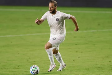 Los argentinos se reencontrarán y defenderán la misma camiseta en la MLS, pues el mayor de los Higuaín fue fichado por el equipo de Beckham, al que El Pipita hizo su arribo apenas hace unas semanas.