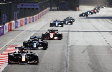 En algún momento, 'Checo' lideró la carrera por la detención en pits de Verstappen.