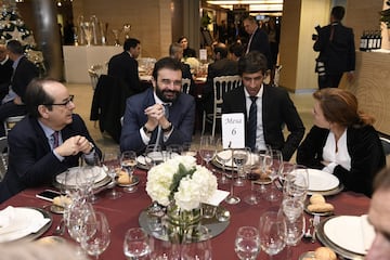 Real Madrid sat down for their traditional Christmas lunch at the Bernabéu today.