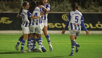 El Sporting Huelva celebra un gol.