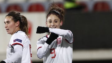 Esther Gonz&aacute;lez, junto a Mariona. 