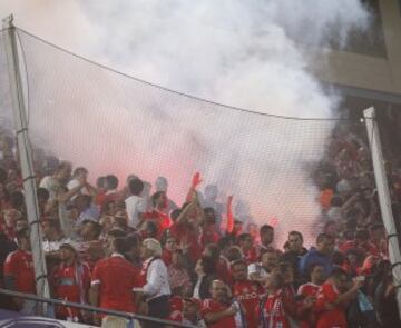 Los incidentes con bengalas de los ultras del Benfica