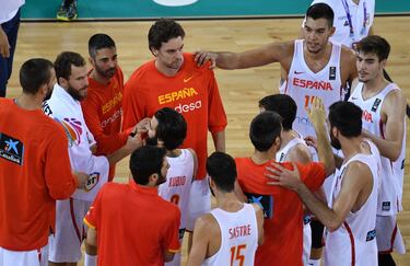 La seleccin espa?ola de baloncesto antes del comienzo del encuentro ante Croacia del Eurobasket 2017. 
