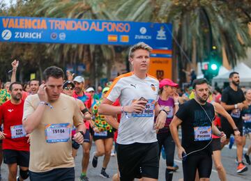 La carrera popular de la Media Maratón Valencia Trinidad Alfonso Zurich 2022,   congregó cifras de récord, gracias a sus 20.000 participantes.