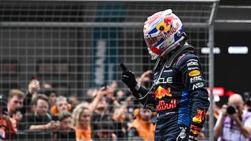 Max Verstappen celebra su triunfo en China.