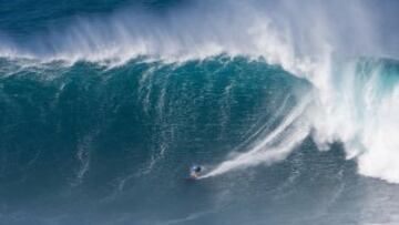 El hawaiano Billy Kemper ha sido el ganador de la edición 2016 del Pe'ahi Challenge 2016, consiguiendo una ola perfecta (un 10) en la final del evento. 