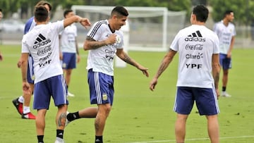 Arranca una nueva etapa en Argentina y en la práctica realizada en Los Angeles el nuevo seleccionador ideó un equipo repleto de novedades.