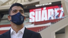 Luis Suárez arrives at Atlético Madrid