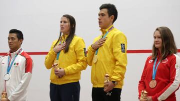 Miguel &Aacute;ngel Rodr&iacute;guez y Catalina Pel&aacute;ez, ganadores de medalla de oro en squash en los Juegos Panamericanos.