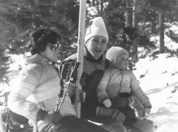 Paquito Fernández Ochoa, con su familia.