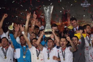 Además de conseguir su quinto título, el Sevilla se convertía en el único equipo que lograba ganar tres Europa League (antes Copa de la UEFA) de forma consecutiva. En la última final se impuso 3-1 al histórico Liverpool.