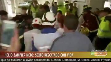 La llegada al hospital de Neto, uno de los sobrevivientes