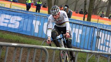 Tres de tres en 2021 para el dominador Van der Poel