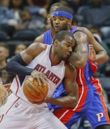 Paul Millsap junto a Josh Smith. 