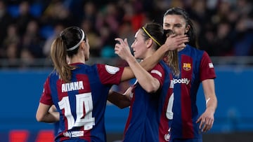 Aitana felicita a Mariona después de uno de sus goles al Sevilla en cuartos de Copa de la Reina.