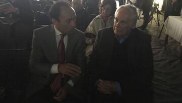 Así se vive en Macul la junta de accionistas de Blanco y Negro