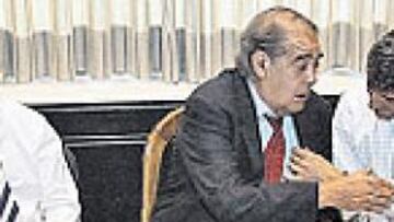 <b>MESA DE LEYENDAS. </b>Collar, Rivilla, Enrique Cerezo, Escudero, Gil Marín, Adelardo y Gárate compartieron mesa y mantel.