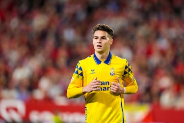 Las Palmas volvió a ganar tras siete jornadas sin lograrlo, con una contundente victoria sobre la Cultural. Mika Mármol fue el autor del primer tanto del partido, con un buen remate de cabeza en el segundo palo.