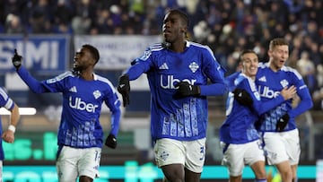 Los jugadores del Como celebran el gol de Assane Diao ante el Milan.