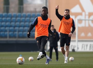 Camavinga y Nacho, durante el entrenamiento del Madrid.