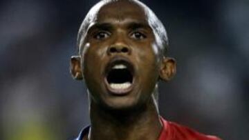 Samuel Eto'o celebra un gol