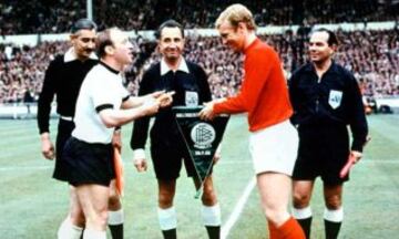La Final de dicha edición estuvo llena de emociones, pues los ingleses se veían campeones, hasta que llegó Wolfgang Weber que consiguió la igualada al 89’, pero ya en tiempos extras, Geoff Hurst remató con la cabeza y el balón picó en la línea (101’), pero el abanderado consideró que la pelota si pasó la línea.