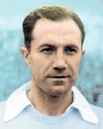 Defendió los colores del Alavés durante la temporada 1930-31. Jugó en el Real Madrid ocho temporadas entre 1931 y 1936, y tras la Guerra Civil desde 1939 hasta 1942.