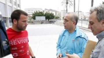 <b>CASI NO VIAJA. </b>Apoño sufre una sobrecarga en los isquiotibiales de la pierna derecha, pero podrá jugar, tras autorizarlo el doctor del club, en presencia de Tapia.