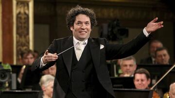 Maestro Gustavo Dudamel of Venezuela, left, conducts the Vienna Philharmonic Orchestra during the traditional New Year&acirc;&euro;&trade;s Concert at the Golden Hall of the Musikverein in Vienna, Austria, Sunday, Jan. 1, 2017. (AP Photo/Ronald Zak)