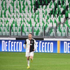 El coronavirus paraliza el fútbol