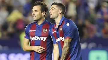 To&ntilde;o y Jason, goleadores ante el Alav&eacute;s en el &uacute;ltimo partido de Liga, tienen encima de la mesa sus respectivas propuestas para renovar con el Levante.
 