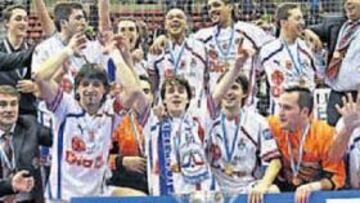 <b>CAMPEONES. </b>El Lobelle consiguió su primer título en la Copa celebrada el año pasado en Zaragoza.