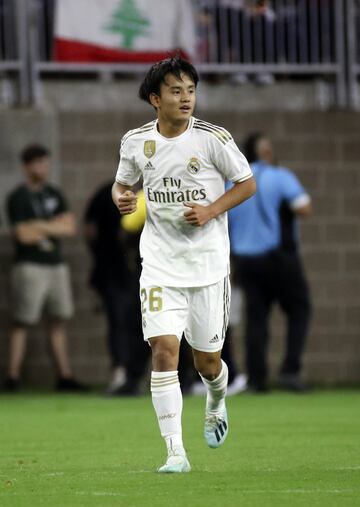 En 2015 dej¨® la cantera del Barcelona para marcharse a Jap¨®n. Ha vuelto a Espa?a este 2019 para jugar en el Real Madrid Castilla.