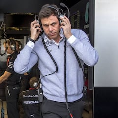 Mercedes: "Se habló con Alonso, pero respetamos su contrato"