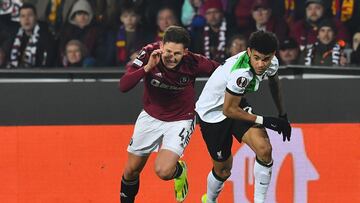 Liverpool's Colombian midfielder #07 Luis Diaz (R) and Sparta Praha's Czech defender #41 Martin Vitik vie for the ball during the UEFA Europa League round of 16 first leg football match between AC Sparta Praha and Liverpool FC in Prague on March 7, 2024. (Photo by MICHAL CIZEK / AFP)