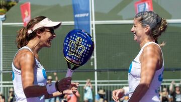 GRAF5901. POZUELO DE ALARCÓN (MADRID) (ESPAÑA), 29/09/2018.- Las jugadoras Alejandra Salazar y Marta Marrero celebran su triunfo ante Lucía Sainz y Gemma Triay en el partido de semifinales del WOpen del World Pádel Tour, el primer torneo exclusivamente femenino del pádel profesional, disputado en Pozuelo de Alarcón, Madrid. EFE/ Javier López Hernández