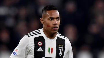 Alex Sandro signs Juventus contract until 2023