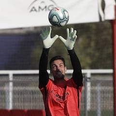 El PSG pregunta al Sevilla por la situación de Sergio Rico