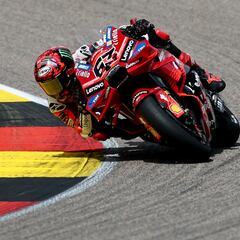 Ducati busca soluciones para Bagnaia