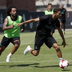 Who were Zidane's seven young guns against Manchester United?